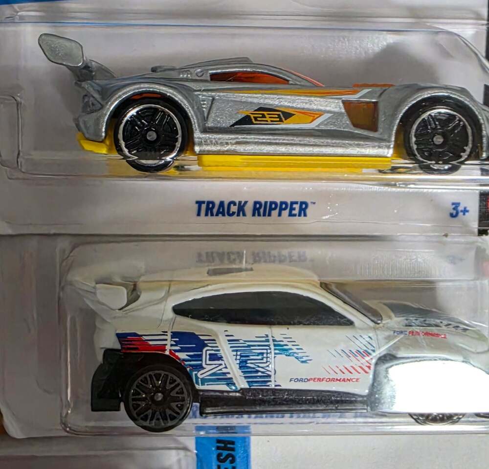 Hot Wheels Track Ripper New Set - Picture 3 of 4